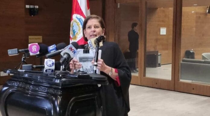 Pilar Cisneros impulsa candidaturas reforma que permita candidaturas sin partido político