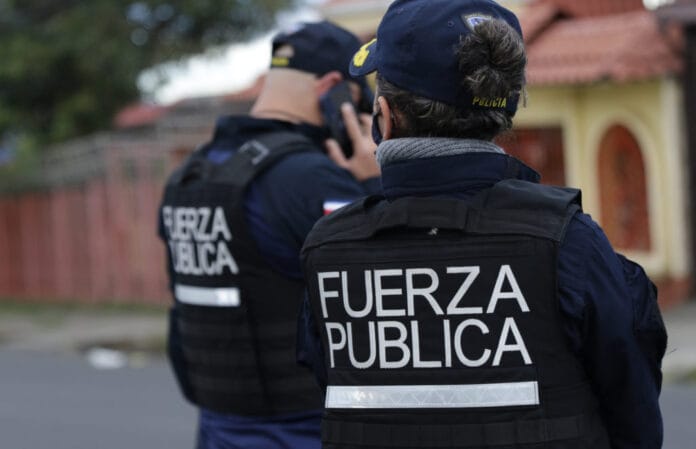 policías