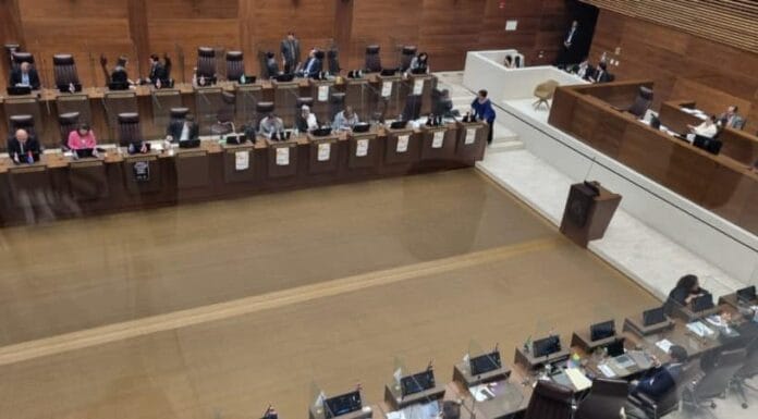 Chaves asistiría a sesión donde se votaría levantamiento de su inmunidad “estoy valorando ir”