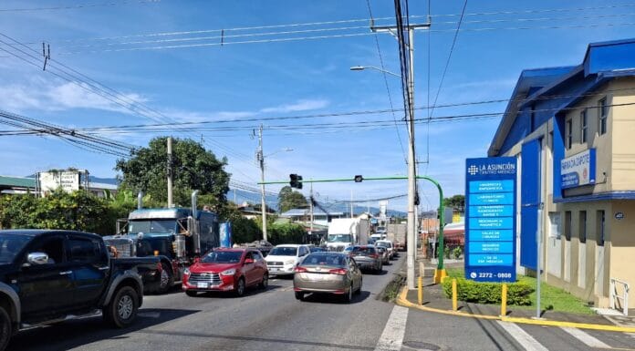 Hoy entra en funcionamiento carril reversible en Crurridabat