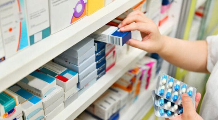 Diputados aprueban ley que busca bajar el alto costo de los medicamentos en farmacias