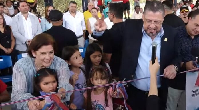 Chaves inaugura centro cívico en el Infiernillo y afirma que faltan “reformas profundas a las leyes alcahuetas”