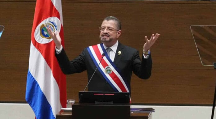 Chaves confía en lograr transformación de los tres poderes negociando con oposición