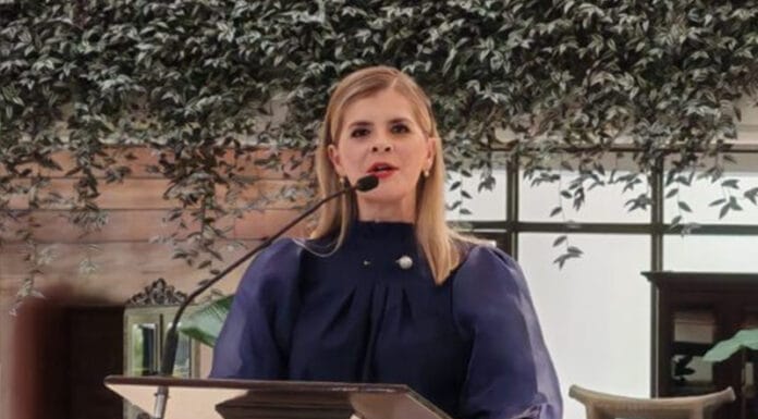 Laura Fernández al Fiscal General: “¿cómo le ayudo a superar las pegas tan grandes que están enfrentando?