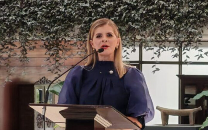 Laura Fernández Fiscal