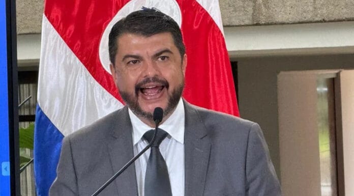 Ministro de Seguridad acudirá ante diputados para exponer situación en Crucitas