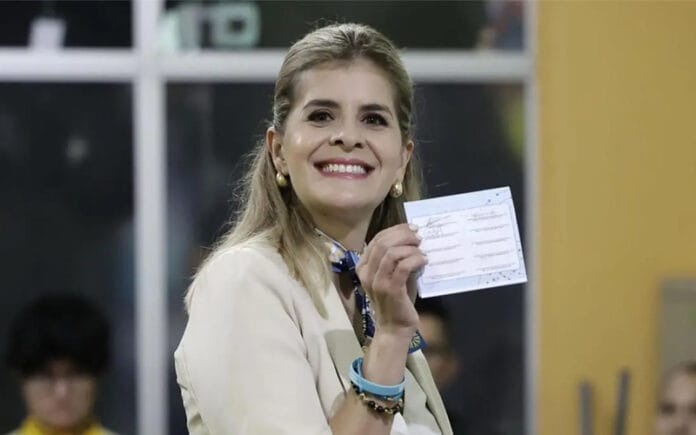 Laura Fernández