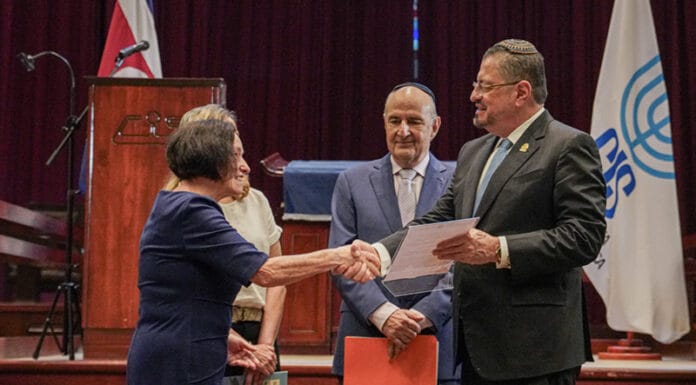 Presidente recibe premio Tikvá por parte de la comunidad judía