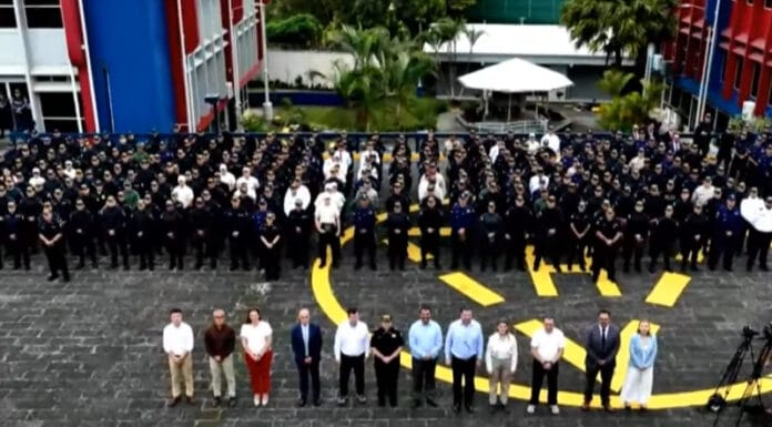 Presidente destaca haber graduado más de 3900 policías y se despide de fuerza Pública