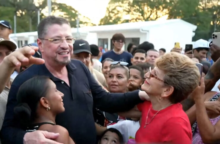 “Me voy en paz porque ustedes eligieron la continuidad” dice Chaves en cierre de gira en Puntarenas