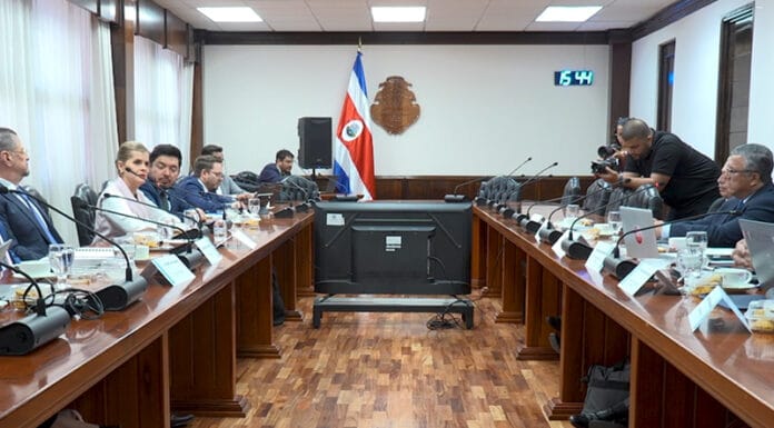 Gobierno no negociará más el FEES ante choque con universidades