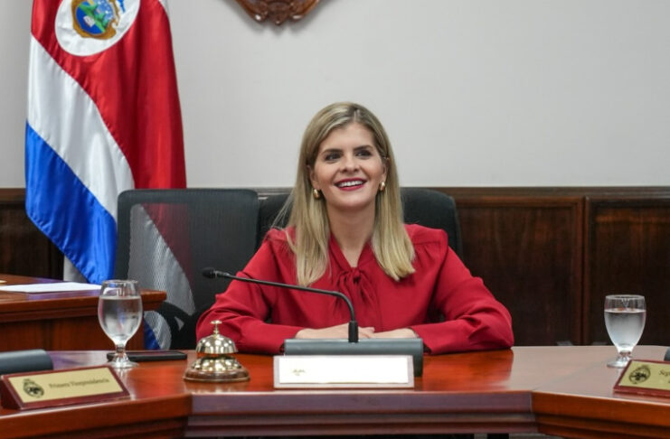 Presidenta reúne a diputados y jerarcas judiciales para enseñar realidad nacional