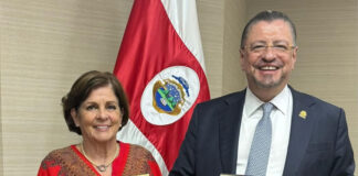 Presidente entrega último informe de labores asegurando que deja un mejor país
