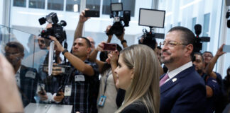 Presidenta entrega 6 proyectos de ley en la Asamblea Legislativa y pide a diputados trámite rápido