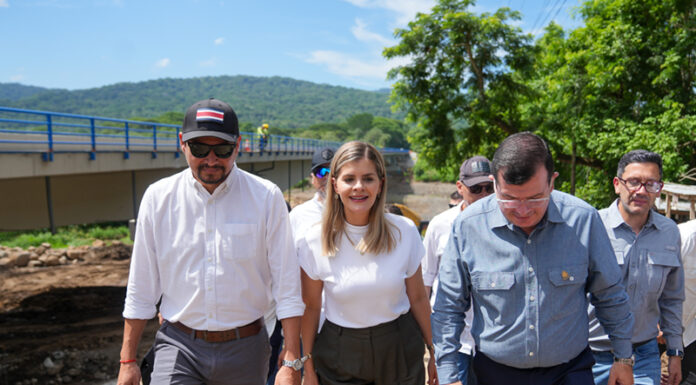 Presidenta y Ministro confirman que puente sobre río Tárcoles estará listo en Julio