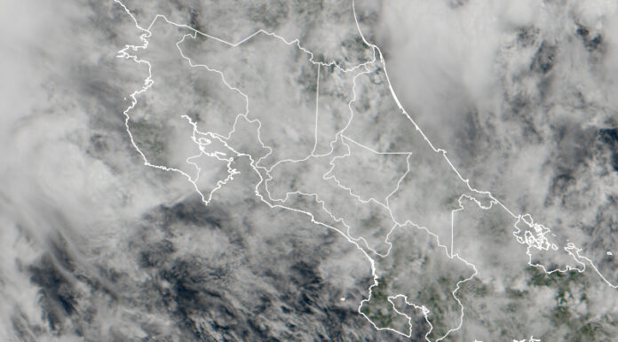 Tormenta Tropical golpea ambas costas del país