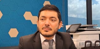 Ministro pide a docentes demandar si alguien los persigue por polémica circular