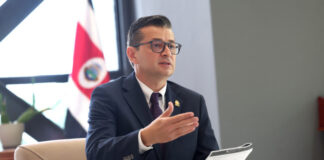 Ministro de Trabajo deja el cargo por motivos personales