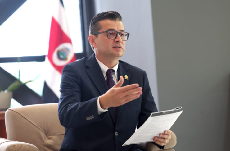 Ministro de Trabajo deja el cargo por motivos personales